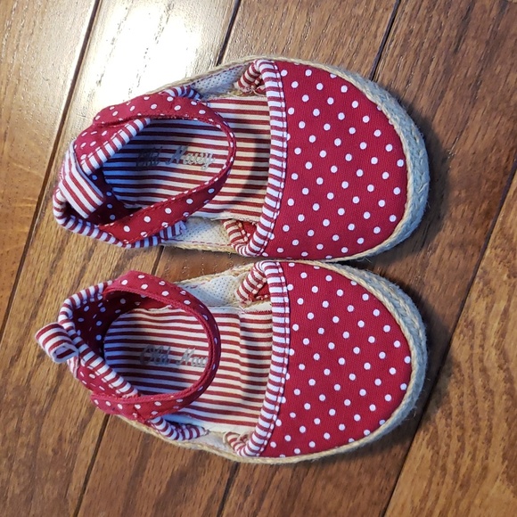 OLD NAVY NEWBORN GIRLS SUMMER BOOTIES SHOES RED AND WHITE! - Picture 1 of 3